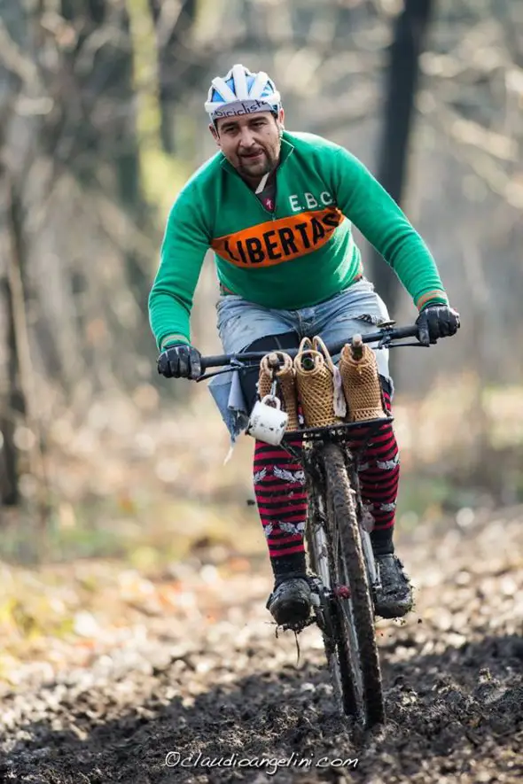 Riding SingleSpeed Cyclocross in Italy. © Claudio Angelini