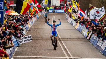 Stybar taking the win with Nys behind at UCI Cyclocross World Championships. © Thomas Van Bracht