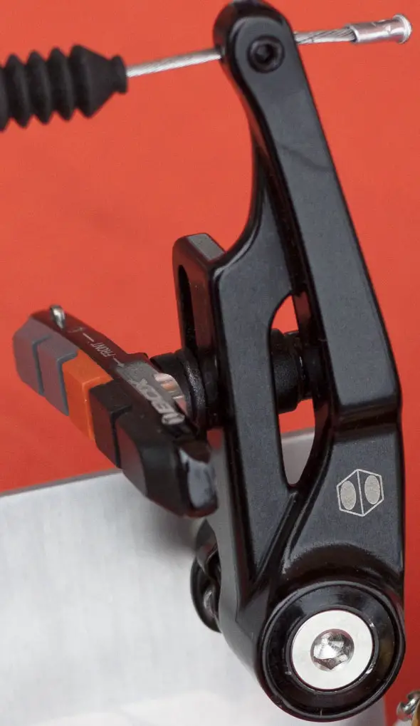 Box Components' Eclipse brake offers 35mm of pad adjustment and sealed bearing pivots. © Cyclocr