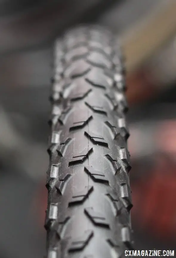 The Maxxis Mud Wrestler Tubeless Ready will come with EXO sidewall protection, a new boxy bead, and two casings (60 and 120 tpi). © Cyclocross Magazine