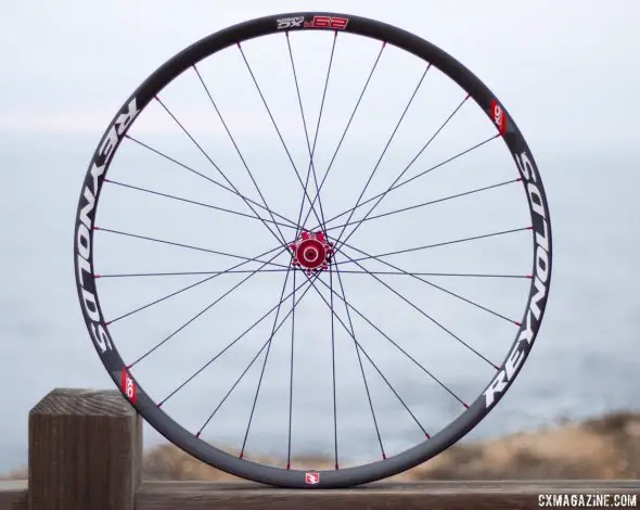 The ultimate dual-duty mtb/cx wheelset? Reynolds 29R XC carbon disc brake tubeless wheels, with 375g rims, 1525g wheelset. Hubs adapt for thru axle or quick release. © Cyclocross Magazine