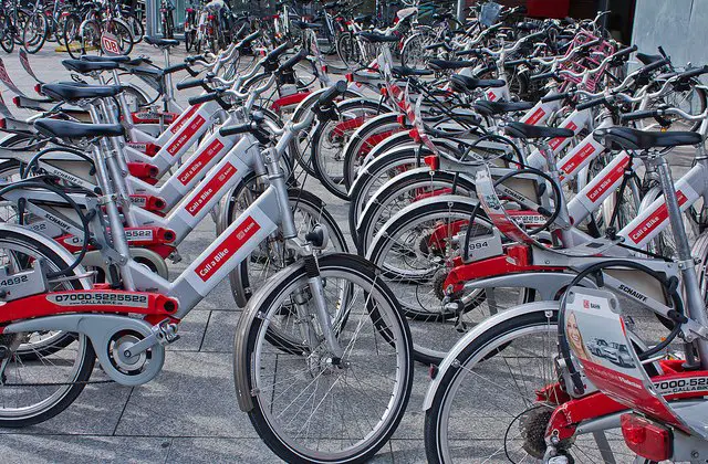 Bike shares are getting increasingly popular. © Flowizm via Flickr