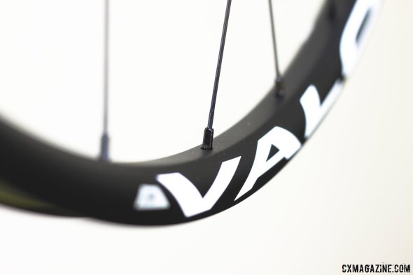 NoTubes' carbon Valor uses Sapim Laser spokes and Double Square Locking alloy nipples. © Cyclocross Magazine