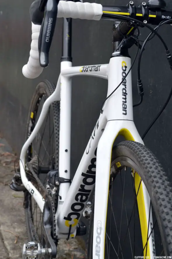 Internal routing makes this white bike look sleek (til the mud hits). © Clifford Lee