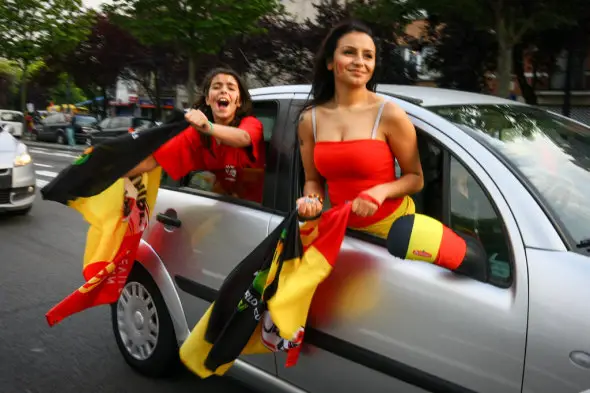 No winter clothes here: Belgians celebrate a summer victory World Cup. © koinsky on flickr