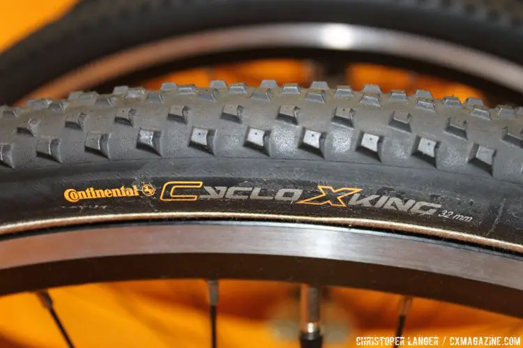 The CycloX King is a 32 mm allrounder with a latex tube, 180 tpi and uses the Black Chili Compound for improved traction in wet conditions. © Christopher Langer