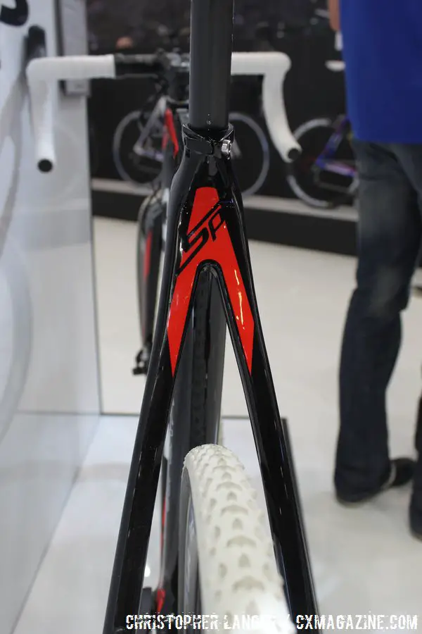 The bridgeless rear end of Stevenss Super Prestige Disc; 8.1 kg with Di2 and spec wheels. © Christopher Langer