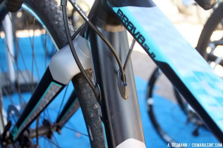 Even at the lowest price point, the Brava SLR 2 has internally run cable housing. © Cyclocross Magazine