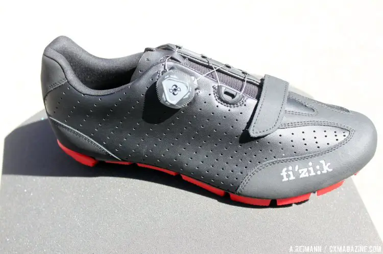 The biggest news for Fizik shoes of 2015 is the clean inclusion of the Boa system for their shoes below the M1 level. The M3B UOMO is shown above. © Cyclocross Magazine