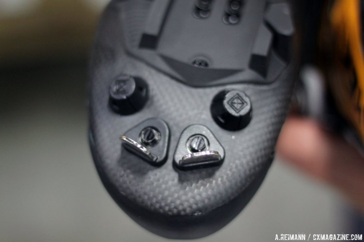 The sole is full carbon fiber, with a rubber cleat pocket and replaceable toe and heel spikes. © Cyclocross Magazine