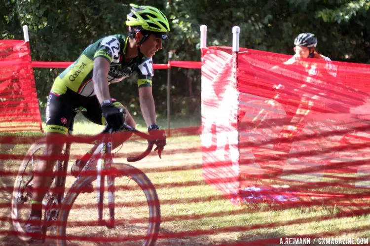 One of the fiercest battles in the Women’s Elite Field was between Brittlee Bowman and Stacey Barbossa. © Cyclocross Magazine