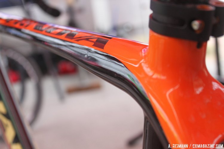 The top tube has a slight contour on its underbelly, making it a pleasure to both grip and shoulder. © Andrew Reimann