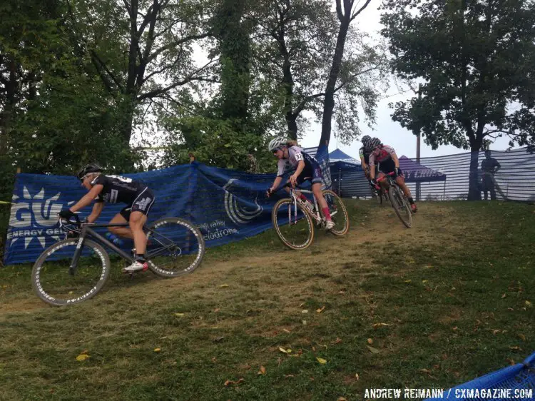 Laura Van Gilder, Arley Kemmerer, Ellen Noble, and Gabby Durrin seperated themselves early in the race.© Andrew Reimann