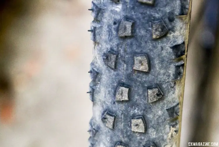 The CX3 Bontrager tubeless ready tire offers grip in varied conditions. © Cyclocross Magazine