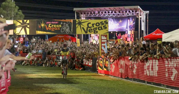 Sven Nys remains undefeated in the States with a defense in Vegas. © Cyclocross Magazine