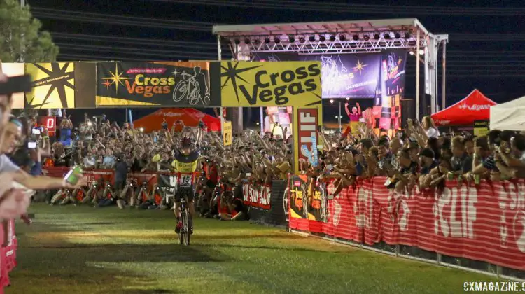 Sven Nys remains undefeated in the States with a defense in Vegas. © Cyclocross Magazine