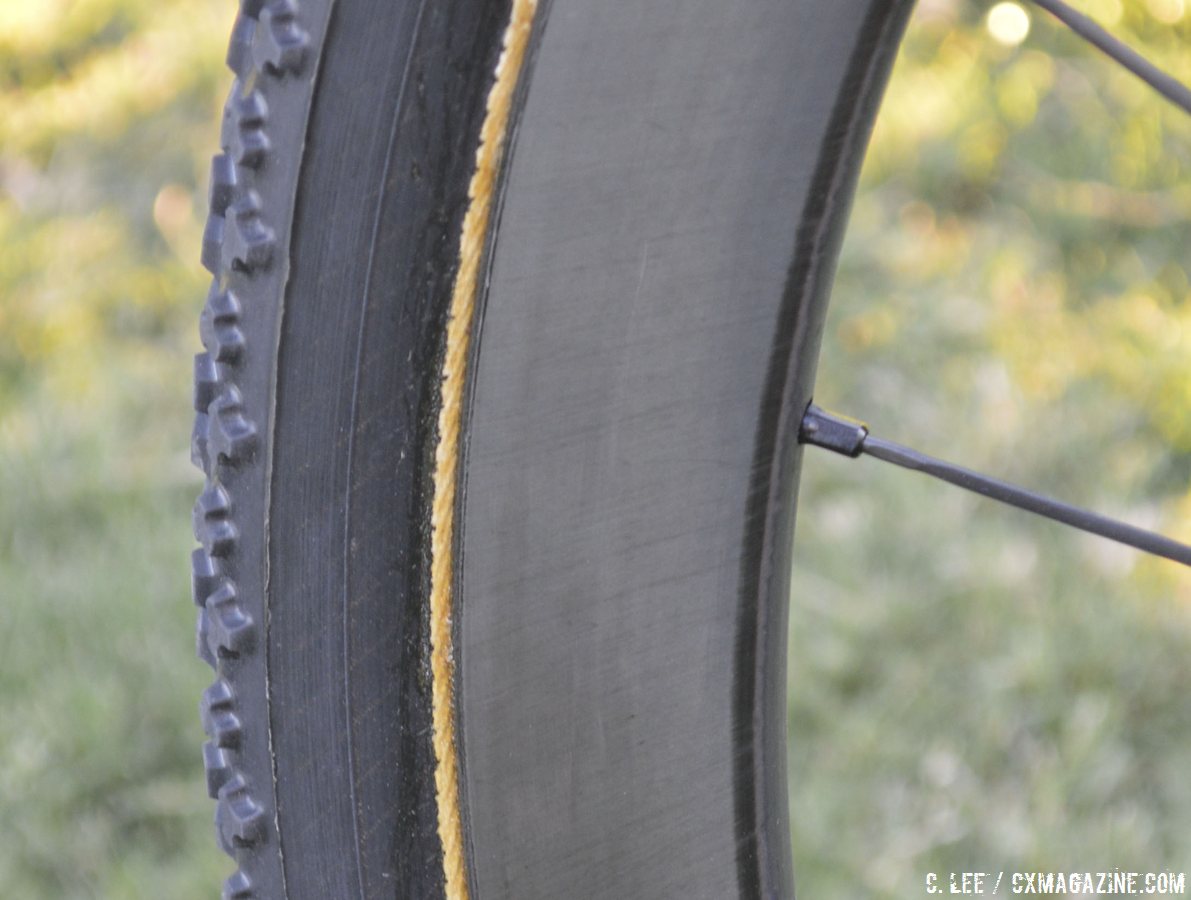 asymmetrical-carbon-tubular-rims-on-the-front-the-right-side-is-flat-while-the-left-side-is-offset-almost-looking-like-a-brake-track-crossvegas-2014-cyclocross-magazine