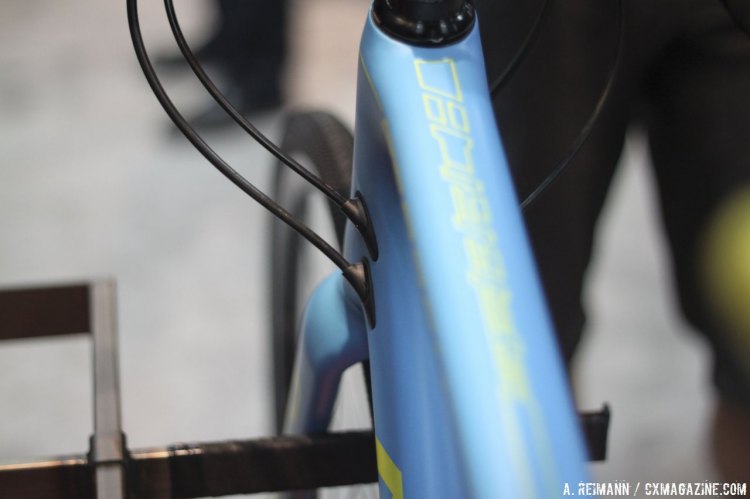 Norco's Search includes their GIZMO universal internal cable routing system, which looks to eliminate rattle and contamination. © Cyclocross Magazine