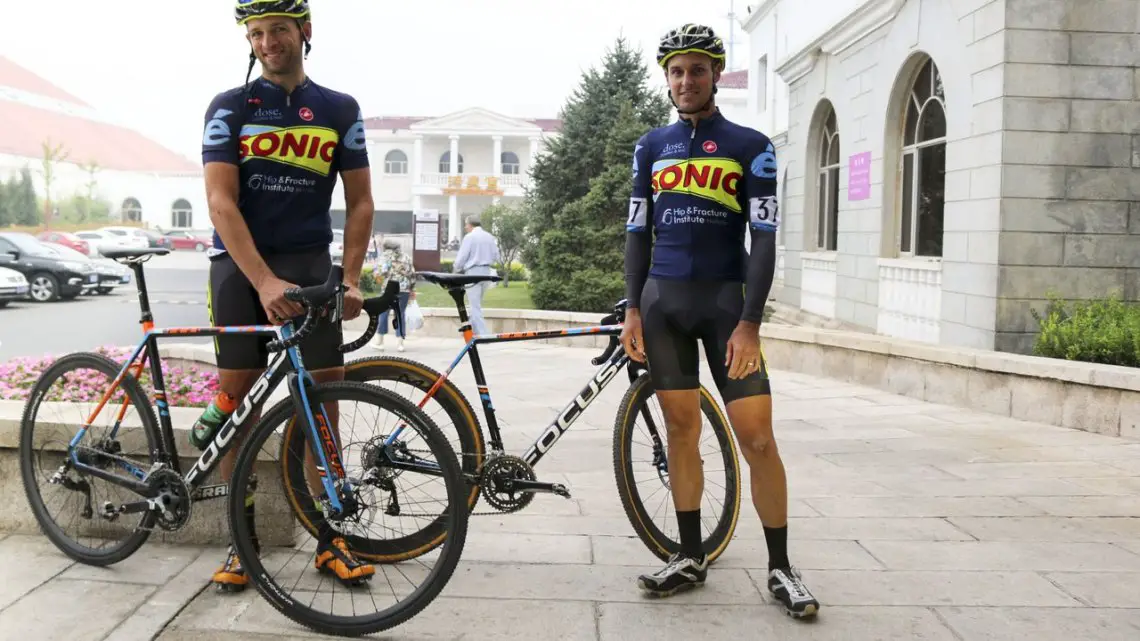 Team Sonic racing at the 2014 Qiansen Trophy Cyclocross Race. © Cyclocross Magazine