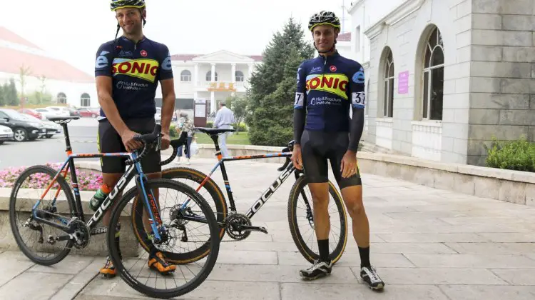 Team Sonic racing at the 2014 Qiansen Trophy Cyclocross Race. © Cyclocross Magazine