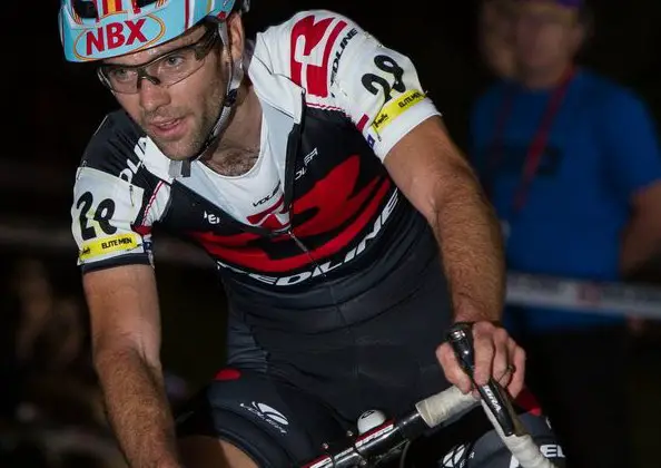 Justin Lindine getting rad with his visor, riding tubeless and last year's bike. Cross Vegas 2014. © MikeAlbright.com / Cyclocross Magazine