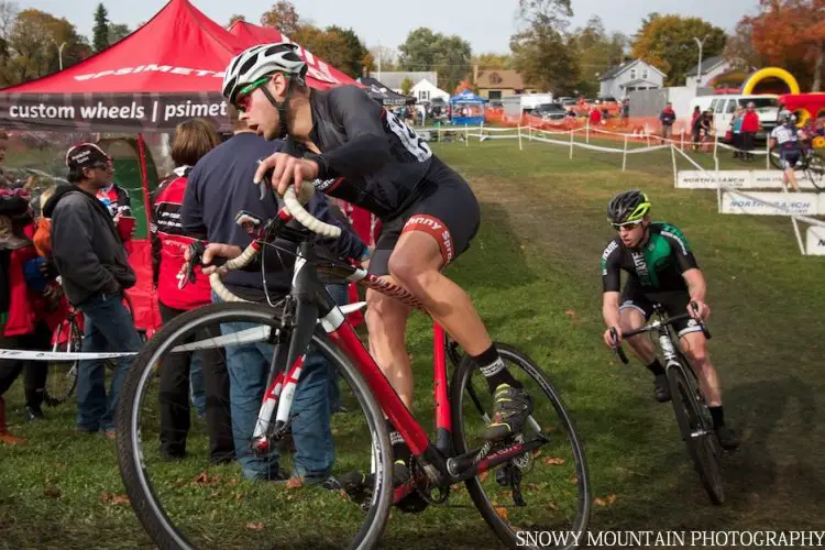 Joe Berlyoung (Chicago, IL) leads Andrew Giniat (Winnetka, IL) as both try stay in the top 15. © Snowy Mountain Photography