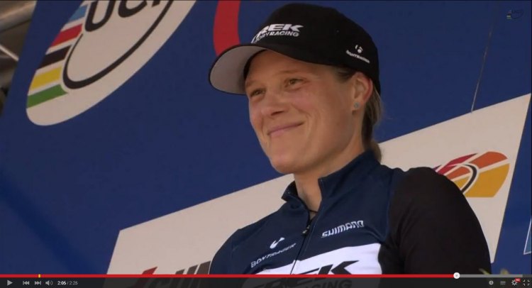 Compton all smiles after a hot day of racing in Valkenburg. Video capture from ucichannel