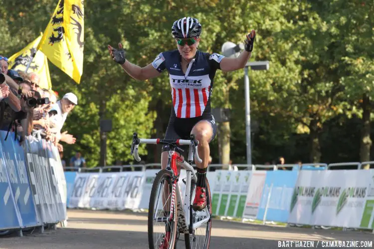 Compton had enough time for a victory pose by the end of the race. © Bart Hazen