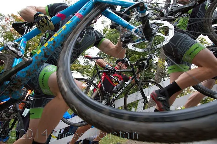 Racers ascended the flyover in tight groups to fight for first, and the obstacle proved to be a game changer. © Snowy Mountain