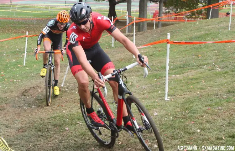 Todd Wells and Travis Livermon duked it out behind Dodge. Livermon attacked at the end of the last lap before the pavement, taking second. © Andrew Reimann