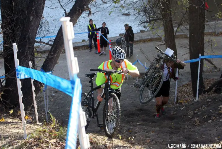 The PCL Constructors Canada Inc. and Team Harry Potter battled up the course’s run-up. © Andrew Reimann