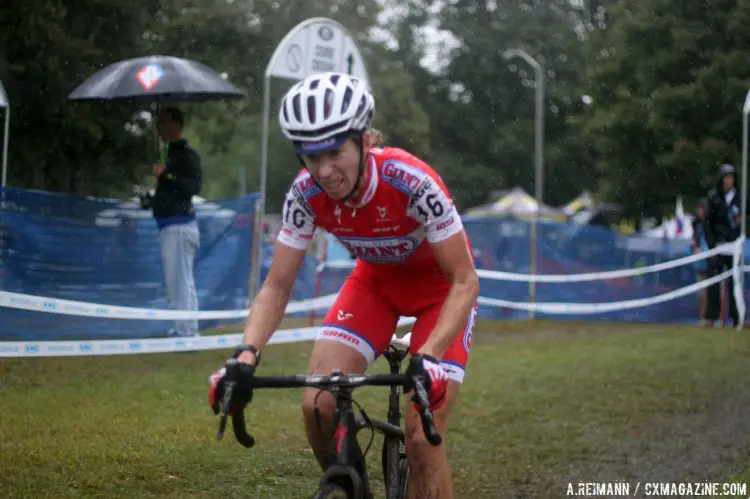 Rachel Lloyd chased Compton for all of the race as she battled Helen Wyman. © Andrew Reimann