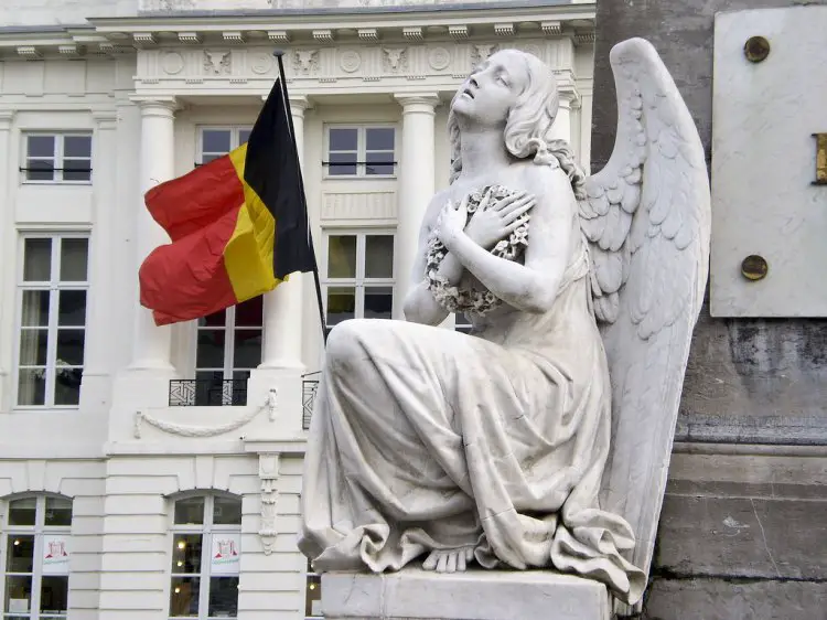 Is Elle Anderson feeling this way about her new home in Belgium? She takes us through a week of her life. (photo: Martyr's Square, Belgium by Dr. Les Sachs via flickr)