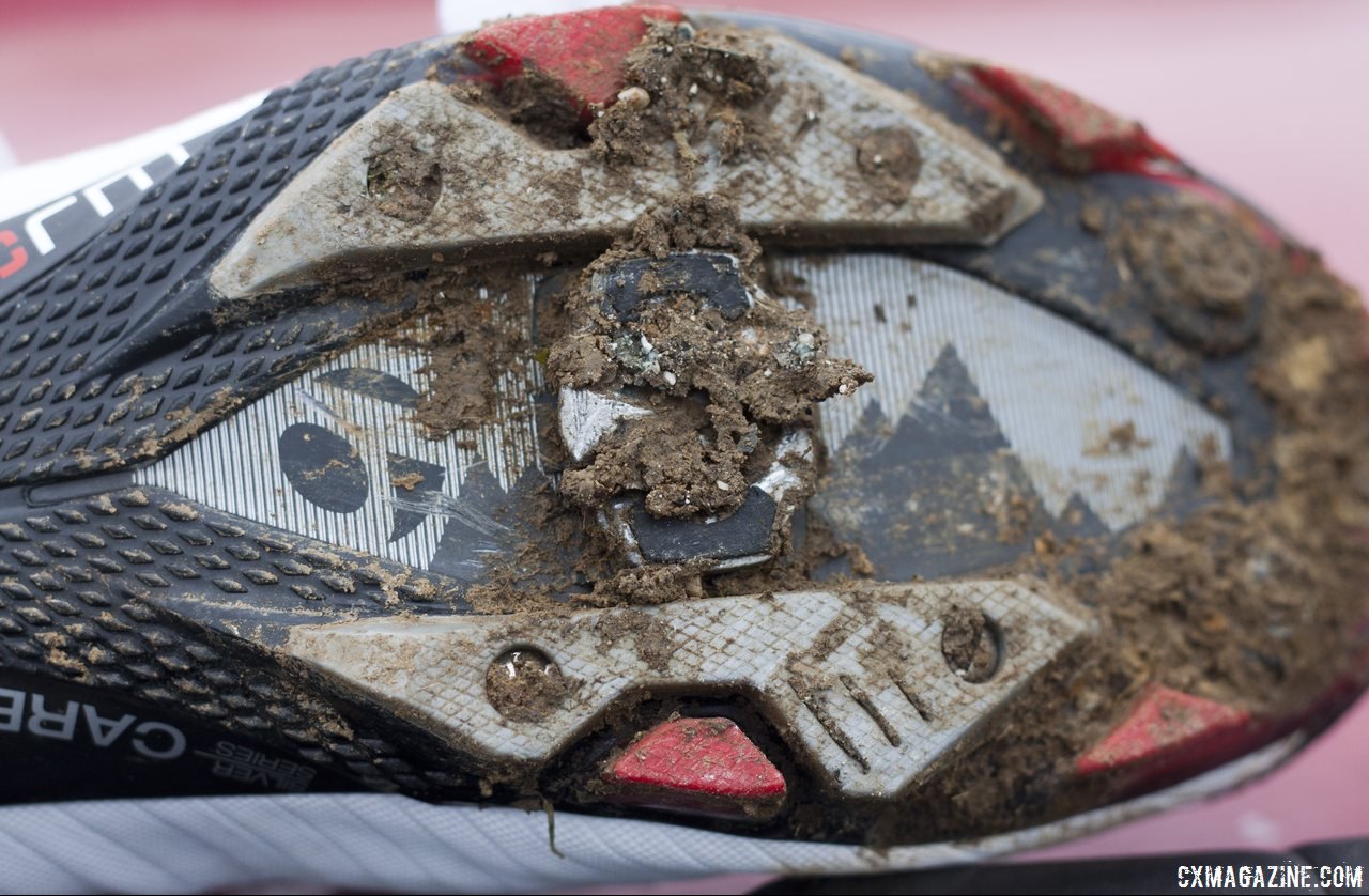 The cleat is designed to evacuate mud, but still collects it. Entry and exit still work just fine. Look S-Track MTB / cyclocross pedal reviewed. © Cyclocross Magazine