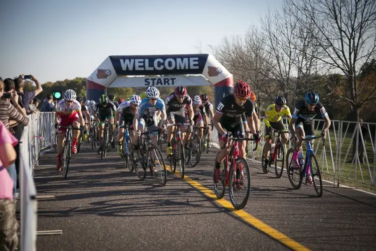 The Men’s Elite Race at the Gateway Cross Cup Day One saw an intensely fast start to shed away any of the underdogs as fast as possible. © Matt James