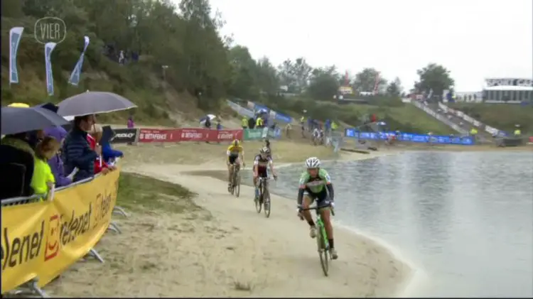 As with most Dutch races, there was plenty of sand - 2014 Superprestige Gieten women's race - vier.be video screenshot