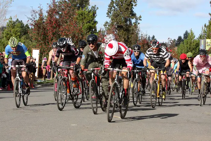 A colorful start to the men's race, and Waldo's holeshot finally made him easy to spot. © Pat Malach
