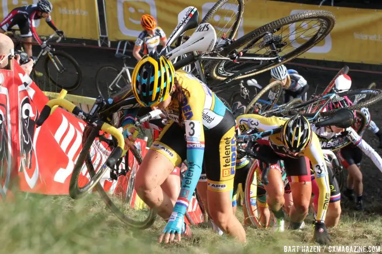 Nikki Harris keeps her head down and hand out in front of Meredith Miller early in the Superprestige of Spa-Francorchamps. © Bart Hazen