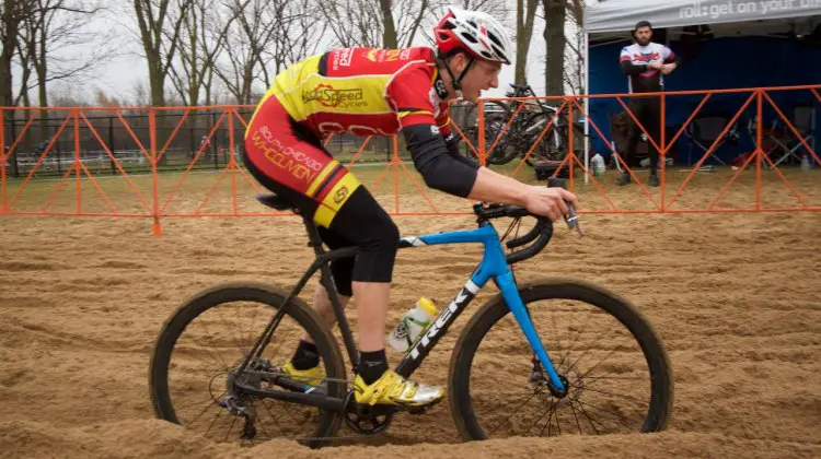 By midday, the main-rut in the sand pit was bottom bracket deep. Michael Dutczak (Crete, IL) committed to that rut.