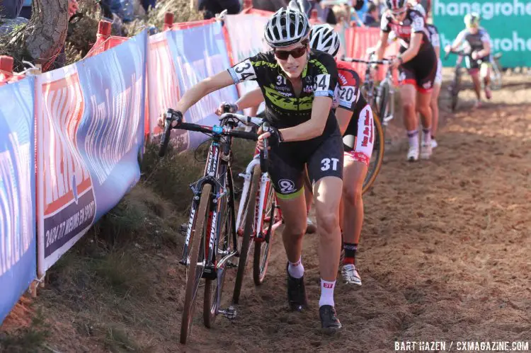 Contributing Cyclocross Magazine writer Christine Vardaros rode well for sixteenth. © Bart Hazen