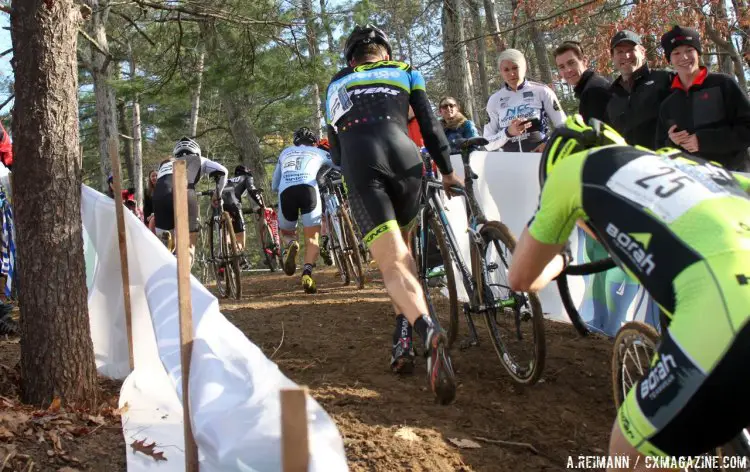 The Elite Men’s chasing group, including Adam Myerson and Kerry Werner, fights to press forward to the early leaders: White, Dodge and Timmerman. © Andrew Reimann