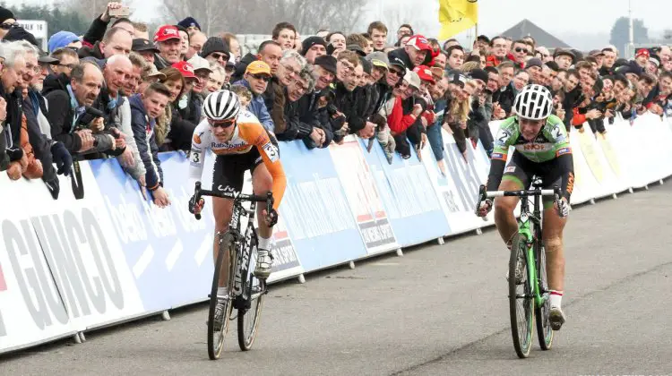 Sabrina Stultiens outkicks Sophie de Boer for second, but de Boer would take over the World Cup leader's jersey. © Bart Hazen / Cyclocross Magazine