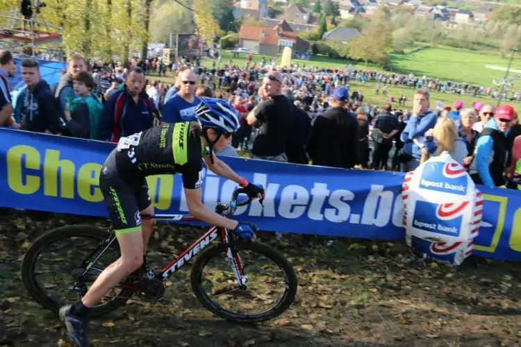 Tripoding on the off-cambers at Koppenburgcross. © Crosfotograaf-Marc