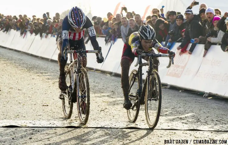 The race between Cant and Compton came down to the line, with the Belgian nudging her bike forward for the win. © Bart Hazen