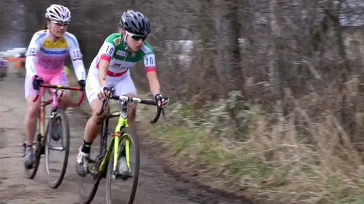 Alice Maria Arzuffi leads Ayako Toyooka on Day 2 of the 2014 Nobeyama Cyclocross race. (video screenshot)