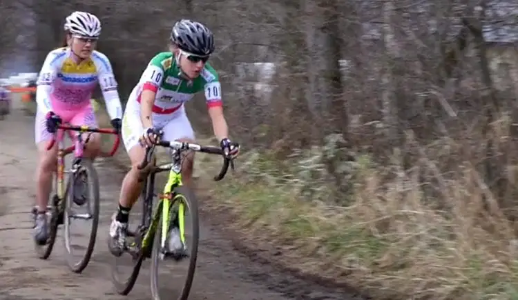 Alice Maria Arzuffi leads Ayako Toyooka on Day 2 of the 2014 Nobeyama Cyclocross race. 