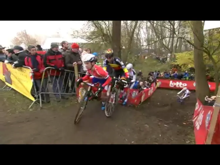 Lars van der Haar bobbles on a short climb, with Sven Nys caught behind. Photo grabbed from Sporza/UCI