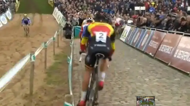 Sand, cobbles, and grass: what more could you want from a classic course? Photo grabbed from UCI footage.