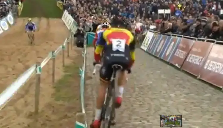 Sand, cobbles, and grass: what more could you want from a classic course? Photo grabbed from UCI footage.