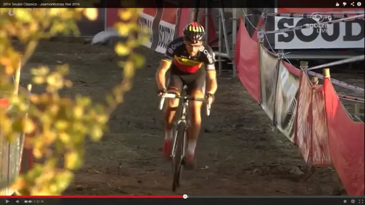 Sven Nys takes control of the elegant course of Jaarmarkt Cross. Shot taken from video of Sporza / UCI.